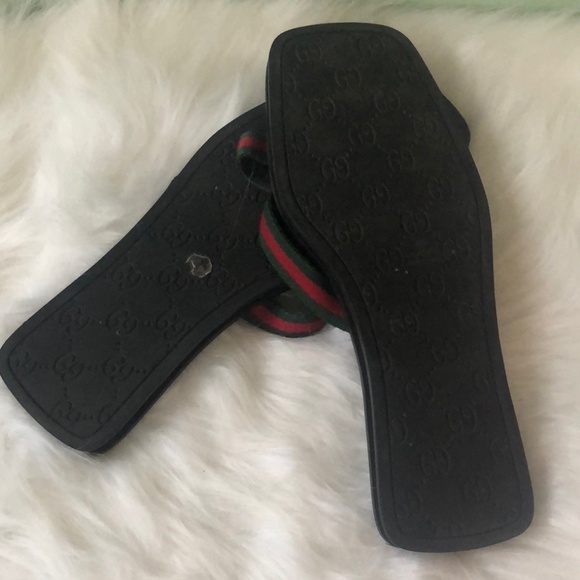 Gucci Black Sandals with Red and Green Accents - Picture 6 of 16